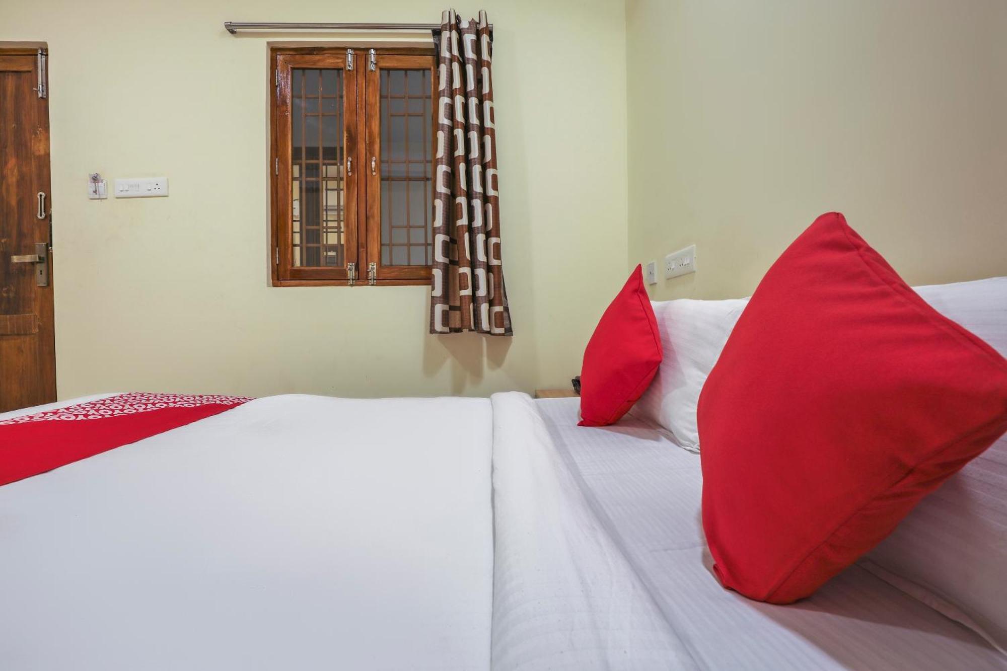 Hotel O Om Sakthi Hotel Pondicherry Bagian luar foto