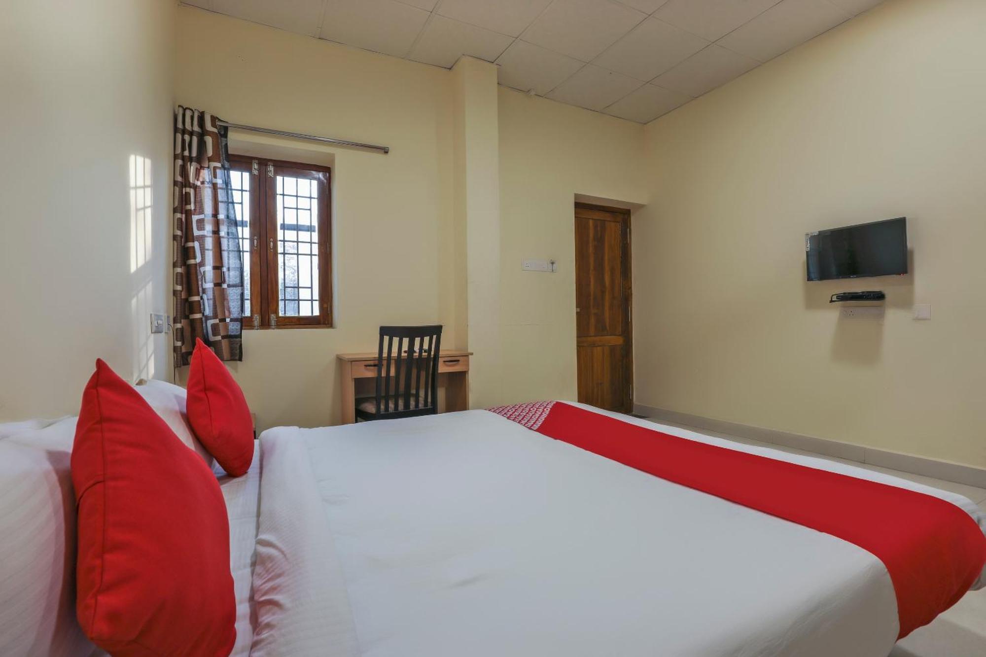 Hotel O Om Sakthi Hotel Pondicherry Bagian luar foto