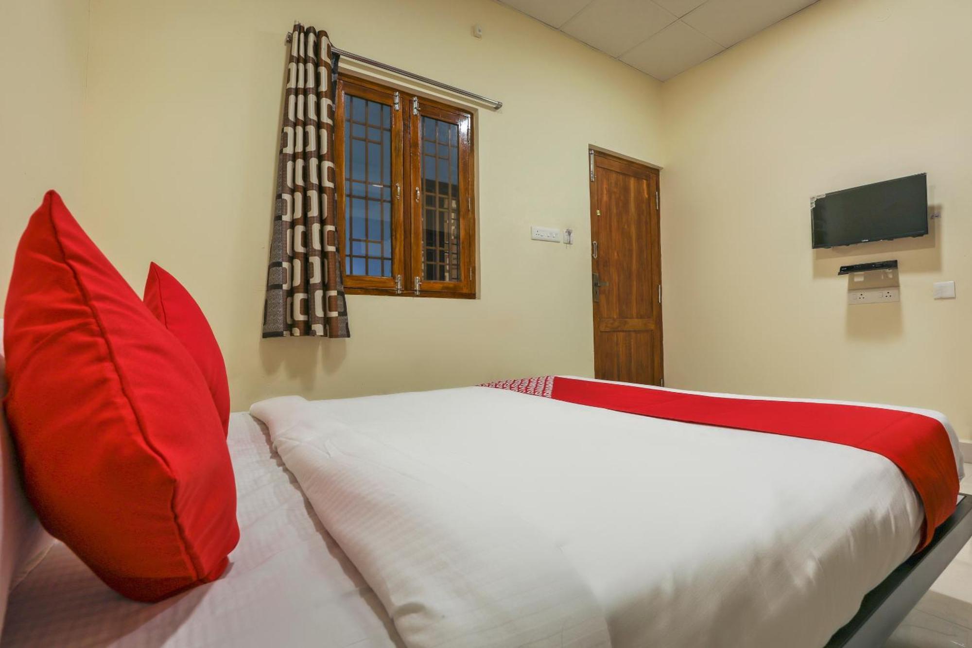 Hotel O Om Sakthi Hotel Pondicherry Bagian luar foto