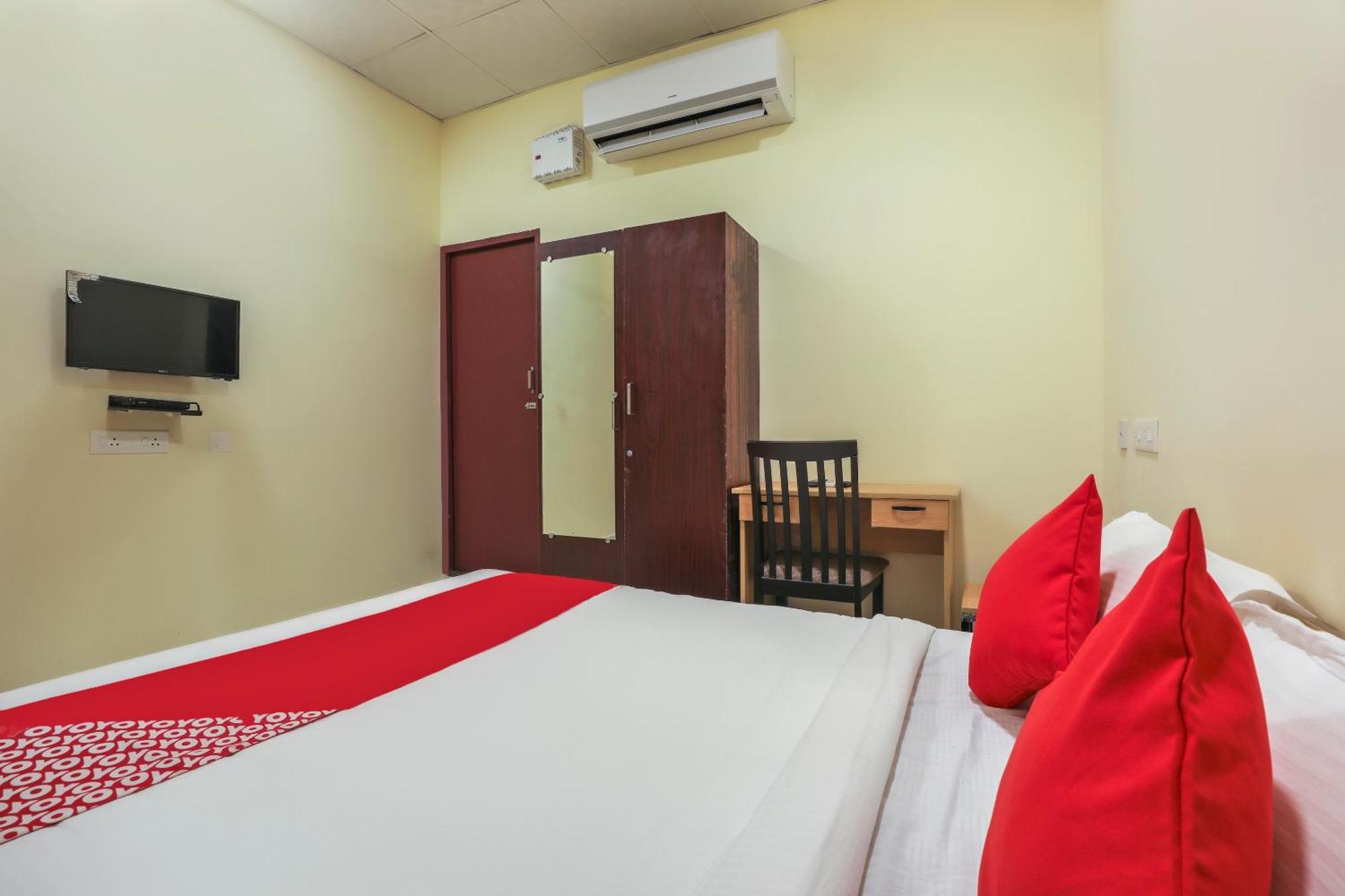 Hotel O Om Sakthi Hotel Pondicherry Bagian luar foto