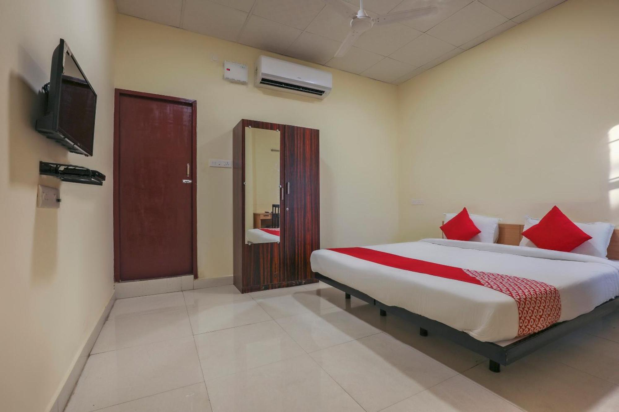 Hotel O Om Sakthi Hotel Pondicherry Bagian luar foto