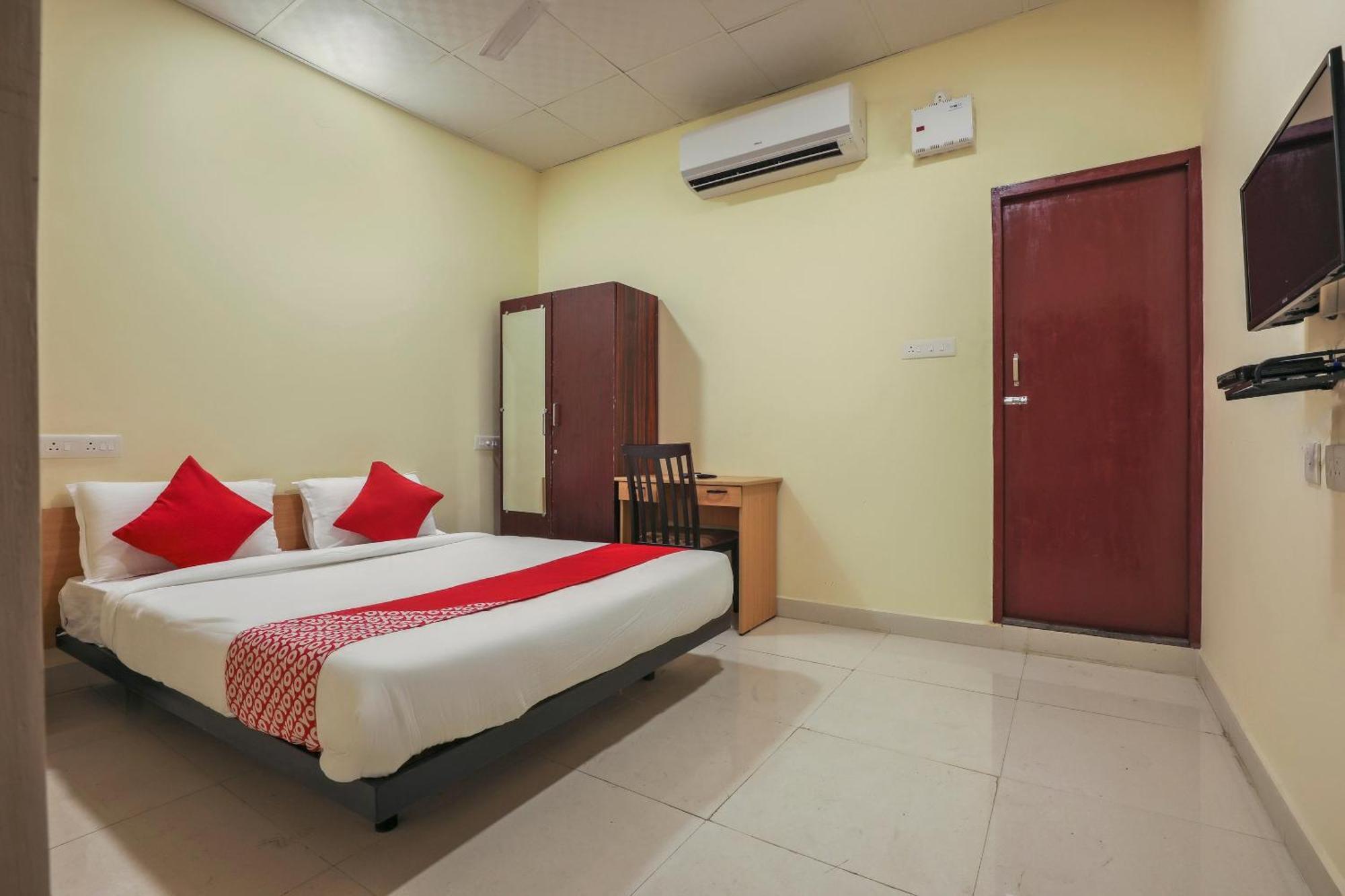 Hotel O Om Sakthi Hotel Pondicherry Bagian luar foto