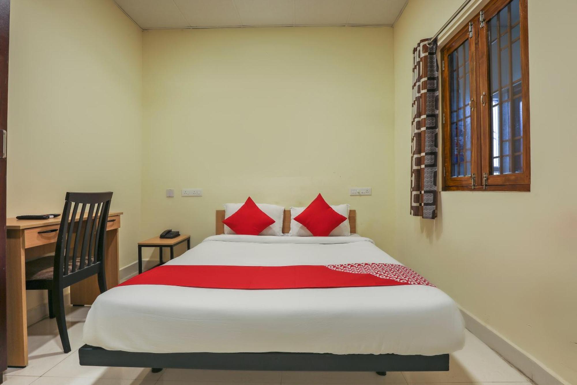 Hotel O Om Sakthi Hotel Pondicherry Bagian luar foto