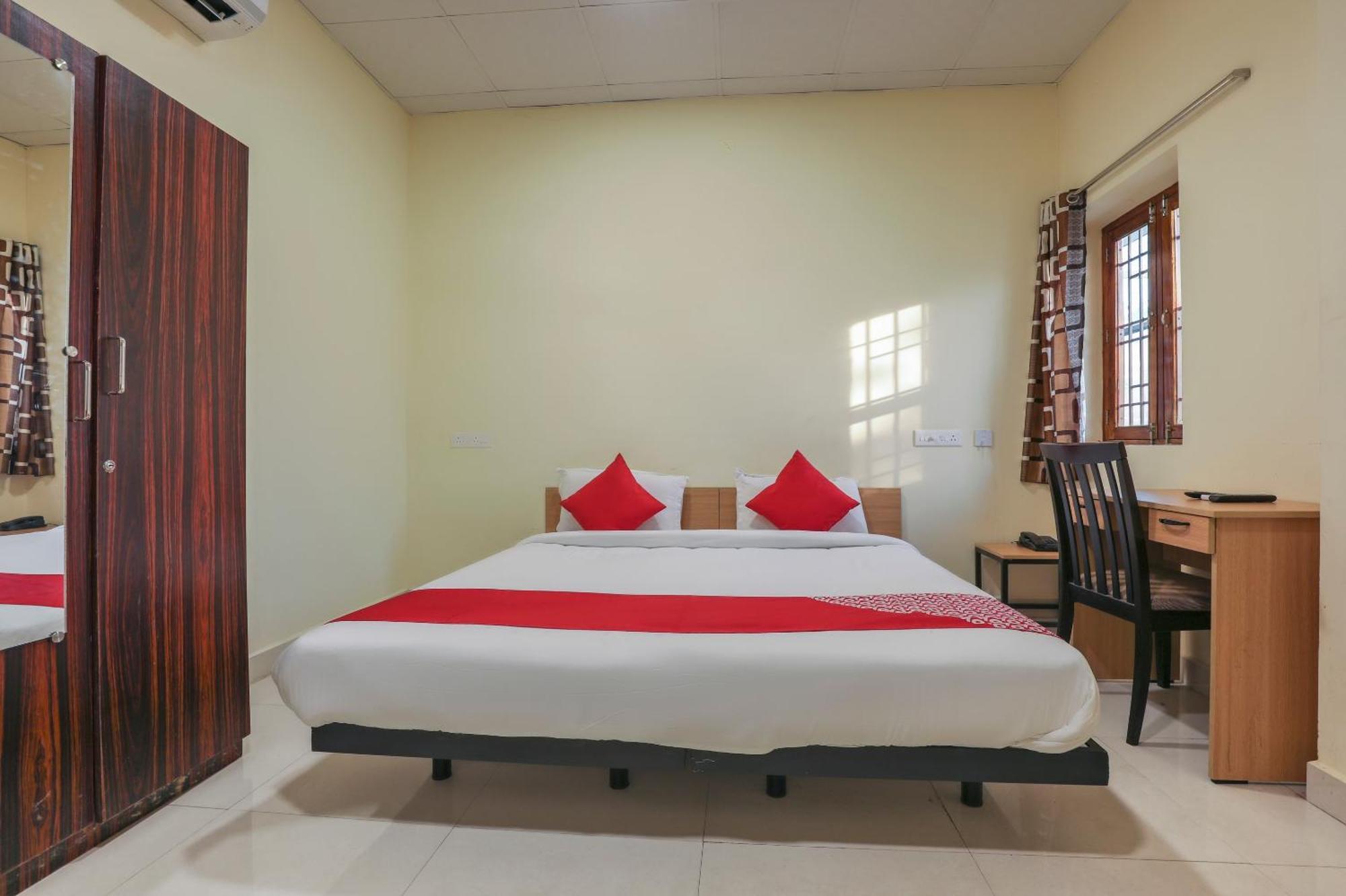Hotel O Om Sakthi Hotel Pondicherry Bagian luar foto