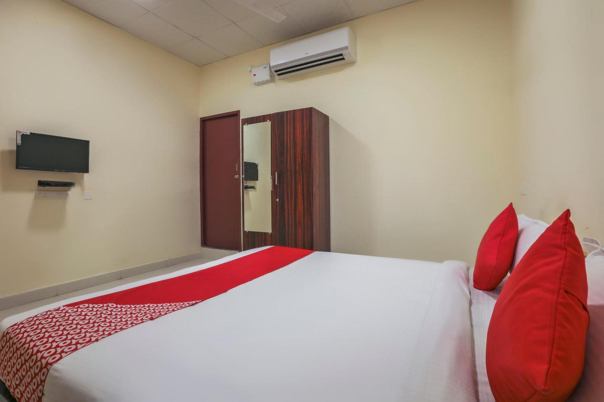 Hotel O Om Sakthi Hotel Pondicherry Bagian luar foto