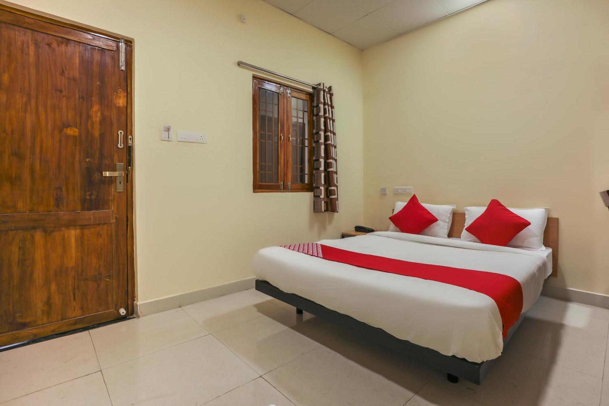 Hotel O Om Sakthi Hotel Pondicherry Bagian luar foto