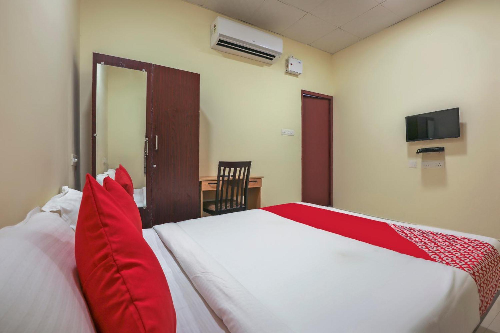 Hotel O Om Sakthi Hotel Pondicherry Bagian luar foto