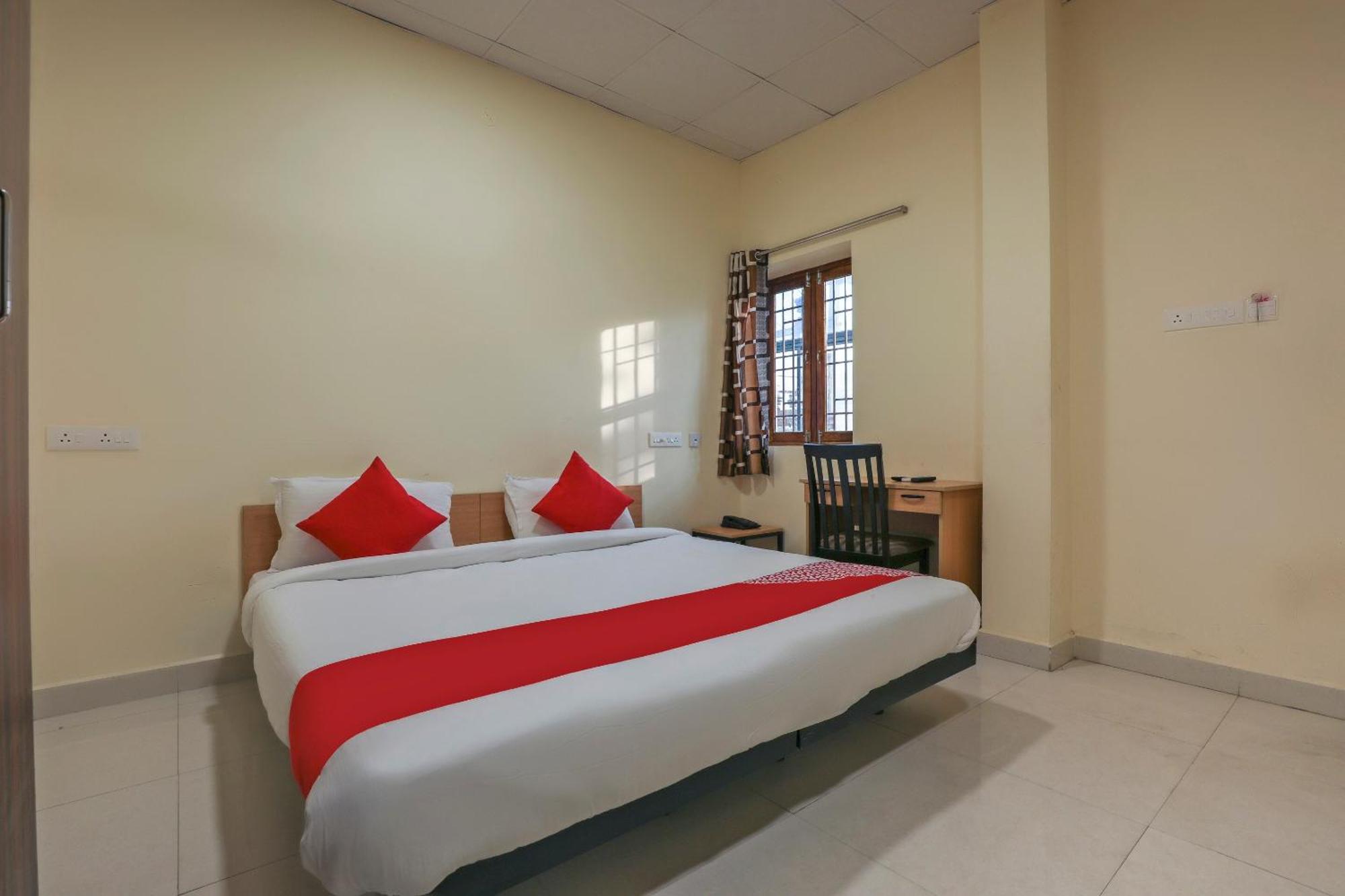 Hotel O Om Sakthi Hotel Pondicherry Bagian luar foto