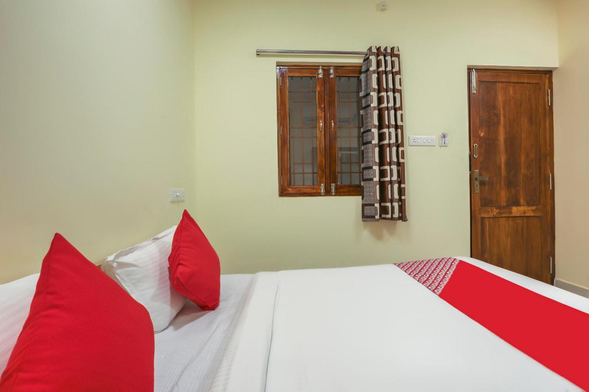 Hotel O Om Sakthi Hotel Pondicherry Bagian luar foto